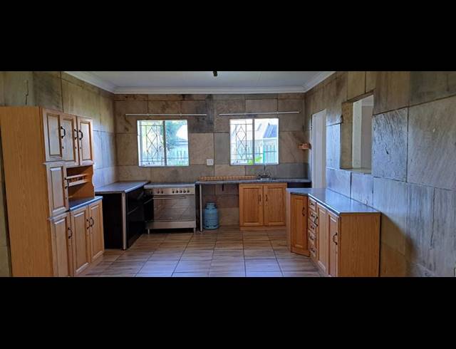 4 BEDROOM PROPERTY TO RENT IN VAN RIEBEECK PARK